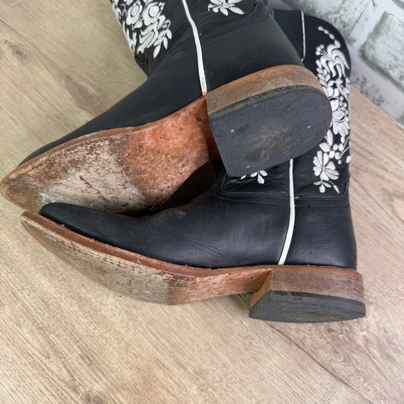 Macie Bean Black Embroidered Western Boots - Picture 8 of 8